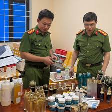 Triệt phá đường dây sản xuất son môi gia công 