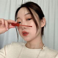 đánh son lòng môi