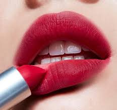 Màu son đỏ mận là màu lý tưởng dành cho môi thâm