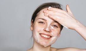 Dùng 2 loại sữa rửa mặt
